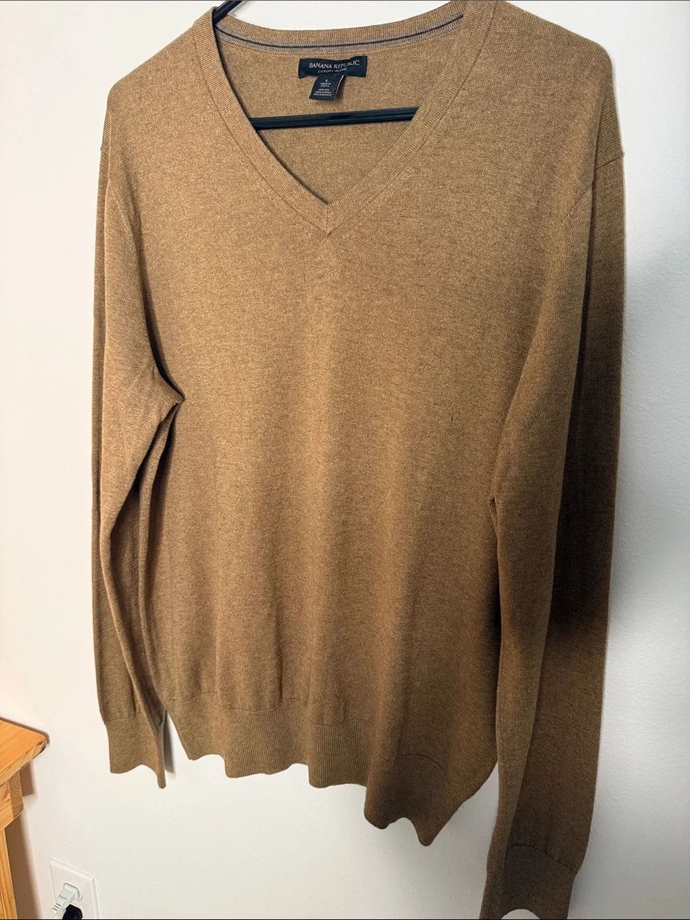Banana Republic Luxury Blend V Neck Sweater Camel Tan Silk Cashmere Cotton Mens